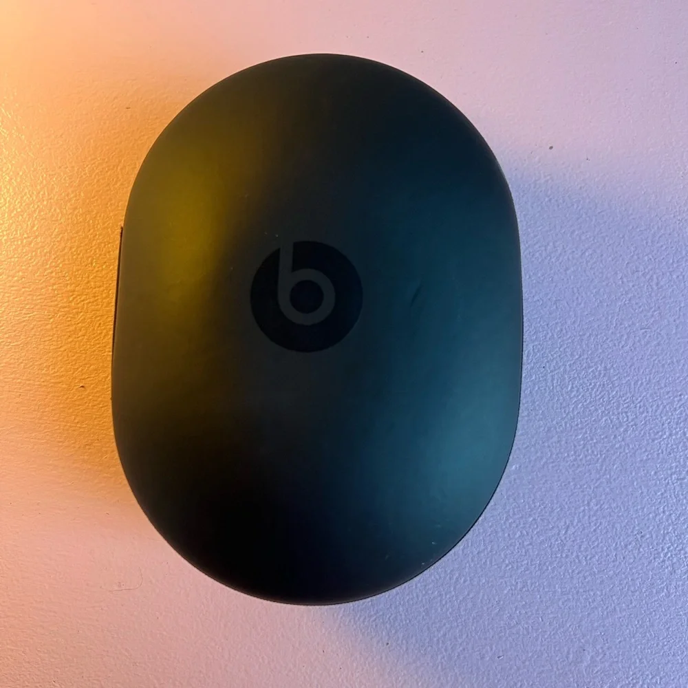 Beats by Dre Pink and Gold Noise Cancelling headphones - Picture 7 of 7